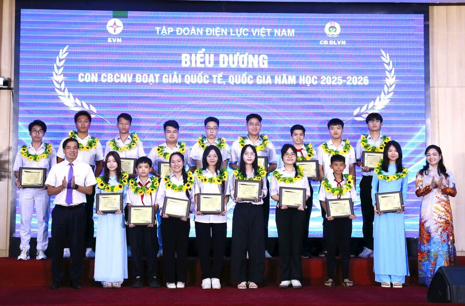 EVN LỄ VINH DANH HỌC SINH XUẤT SẮC & GIA ĐÌNH CBCNV EVN TIÊU BIỂU NĂM 2026